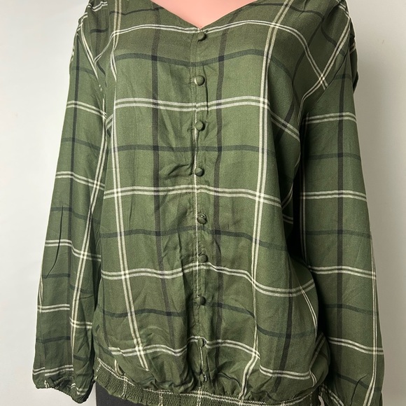 Avenue Green Boxy Button Down Shirt with Long Sleeves - Picture 1 of 10